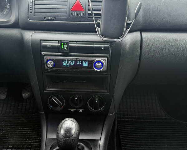 Серый Шкода Октавия, объемом двигателя 1.6 л и пробегом 310 тыс. км за 3850 $, фото 23 на Automoto.ua