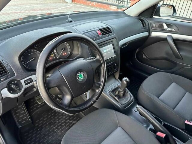 Серый Шкода Октавия, объемом двигателя 2 л и пробегом 235 тыс. км за 1772 $, фото 8 на Automoto.ua