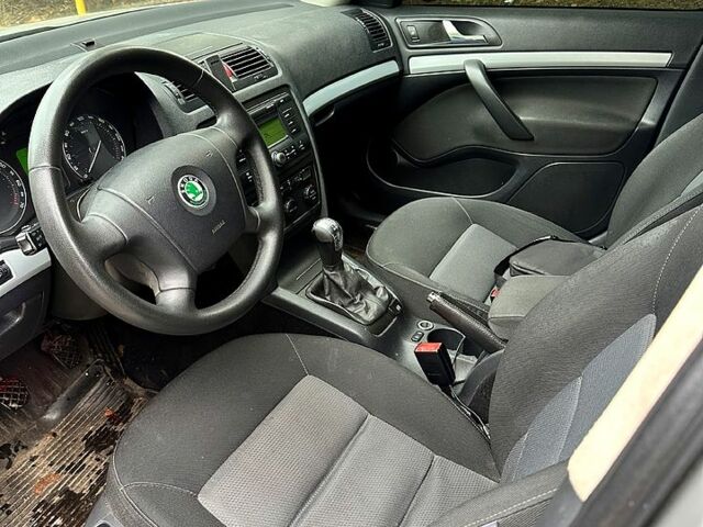 Серый Шкода Октавия, объемом двигателя 1.6 л и пробегом 245 тыс. км за 6000 $, фото 4 на Automoto.ua