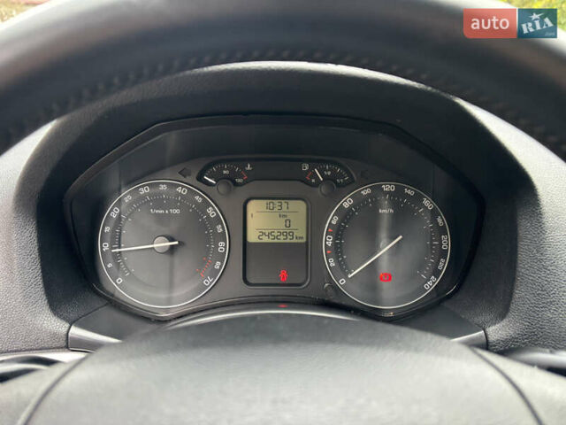 Сірий Шкода Октавія, об'ємом двигуна 1.6 л та пробігом 245 тис. км за 5750 $, фото 9 на Automoto.ua