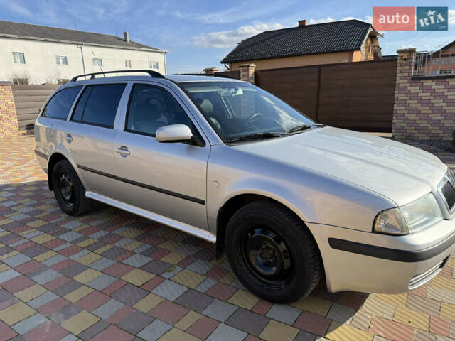 Серый Шкода Октавия, объемом двигателя 1.6 л и пробегом 310 тыс. км за 4350 $, фото 1 на Automoto.ua