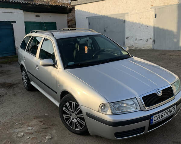 Серый Шкода Октавия, объемом двигателя 1.6 л и пробегом 375 тыс. км за 5500 $, фото 1 на Automoto.ua