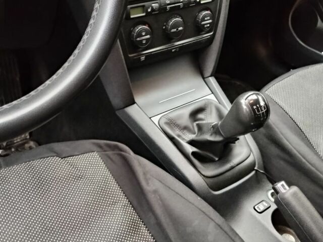 Серый Шкода Октавия, объемом двигателя 1.6 л и пробегом 240 тыс. км за 6500 $, фото 7 на Automoto.ua