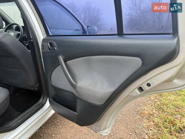 Серый Шкода Октавия, объемом двигателя 1.6 л и пробегом 310 тыс. км за 3850 $, фото 7 на Automoto.ua