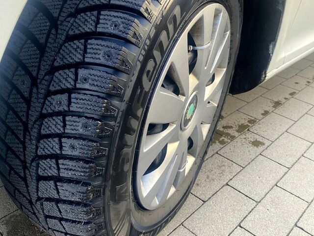 Сірий Шкода Октавія, об'ємом двигуна 1.6 л та пробігом 246 тис. км за 4500 $, фото 9 на Automoto.ua