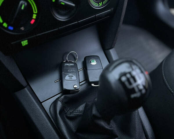 Серый Шкода Октавия, объемом двигателя 1.6 л и пробегом 270 тыс. км за 5750 $, фото 22 на Automoto.ua