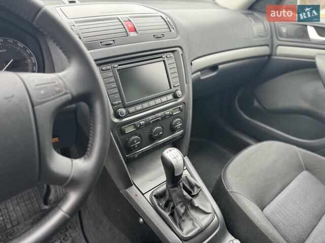 Сірий Шкода Октавія, об'ємом двигуна 2 л та пробігом 208 тис. км за 5600 $, фото 14 на Automoto.ua