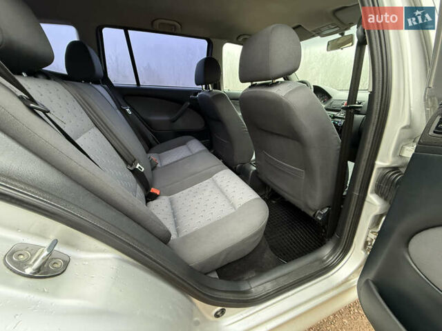 Серый Шкода Октавия, объемом двигателя 1.6 л и пробегом 310 тыс. км за 3850 $, фото 6 на Automoto.ua