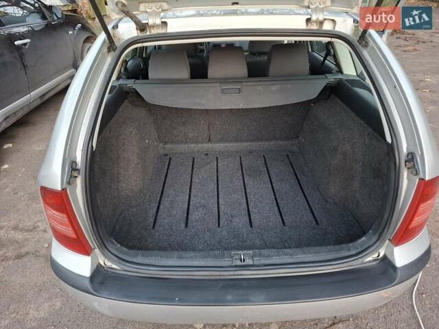 Серый Шкода Октавия, объемом двигателя 1.6 л и пробегом 208 тыс. км за 5200 $, фото 2 на Automoto.ua