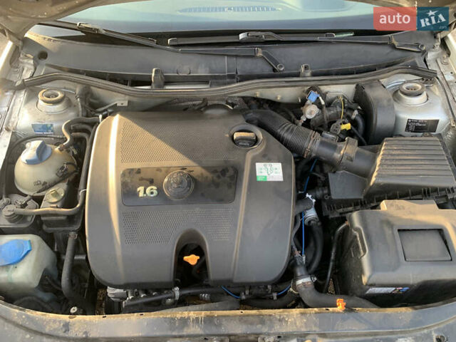 Серый Шкода Октавия, объемом двигателя 1.6 л и пробегом 375 тыс. км за 5500 $, фото 7 на Automoto.ua