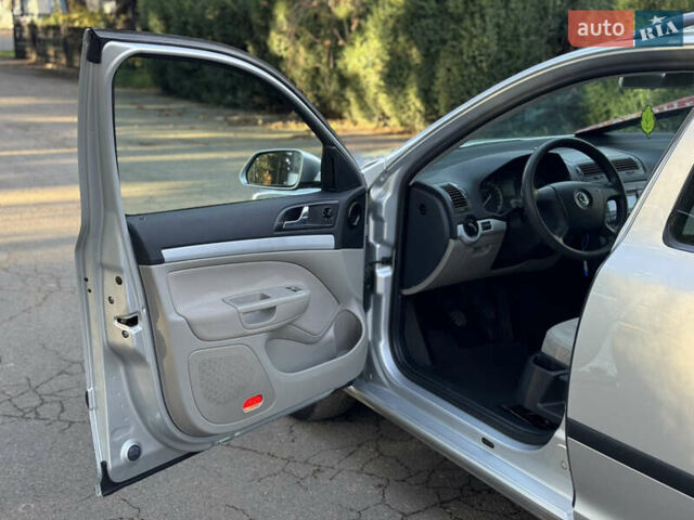 Сірий Шкода Октавія, об'ємом двигуна 1.6 л та пробігом 199 тис. км за 6100 $, фото 12 на Automoto.ua