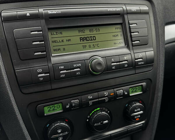 Серый Шкода Октавия, объемом двигателя 1.6 л и пробегом 230 тыс. км за 7500 $, фото 12 на Automoto.ua