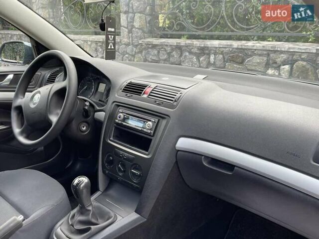 Серый Шкода Октавия, объемом двигателя 1.6 л и пробегом 213 тыс. км за 6100 $, фото 4 на Automoto.ua