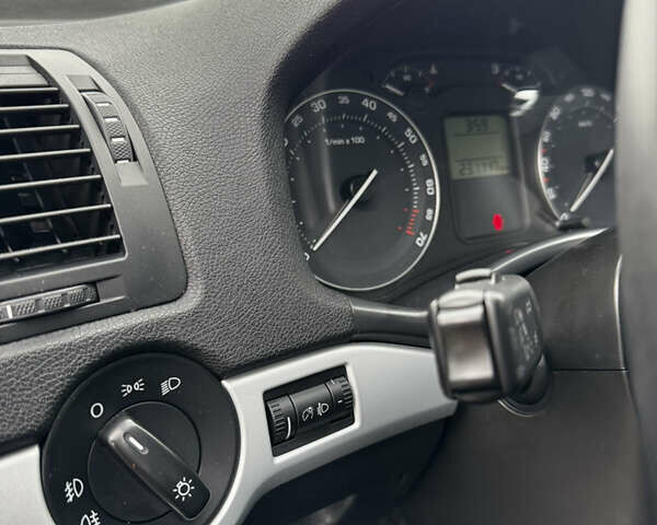 Серый Шкода Октавия, объемом двигателя 1.6 л и пробегом 230 тыс. км за 7500 $, фото 13 на Automoto.ua