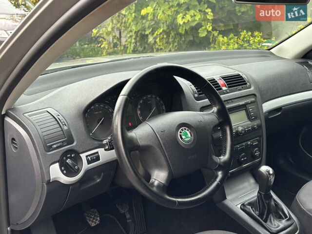 Сірий Шкода Октавія, об'ємом двигуна 1.6 л та пробігом 245 тис. км за 5750 $, фото 7 на Automoto.ua