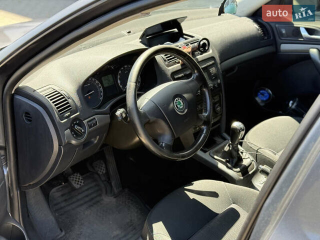 Серый Шкода Октавия, объемом двигателя 1.8 л и пробегом 290 тыс. км за 4600 $, фото 11 на Automoto.ua