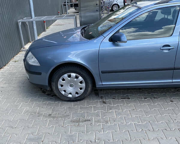 Серый Шкода Октавия, объемом двигателя 1.6 л и пробегом 277 тыс. км за 6500 $, фото 1 на Automoto.ua
