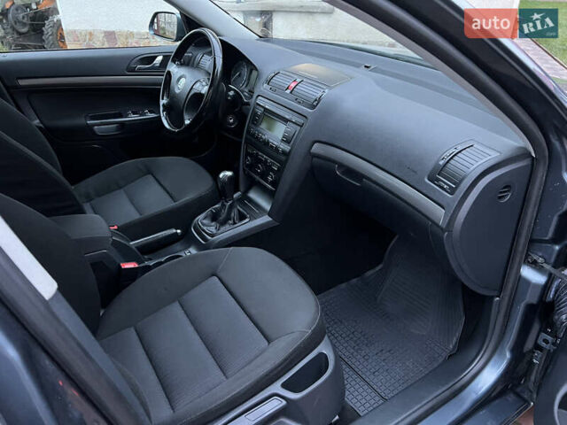 Сірий Шкода Октавія, об'ємом двигуна 1.6 л та пробігом 180 тис. км за 5999 $, фото 48 на Automoto.ua