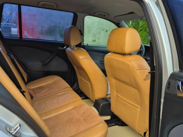 Серый Шкода Октавия, объемом двигателя 1.6 л и пробегом 306 тыс. км за 3500 $, фото 7 на Automoto.ua