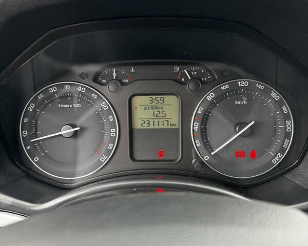 Серый Шкода Октавия, объемом двигателя 1.6 л и пробегом 230 тыс. км за 7500 $, фото 14 на Automoto.ua