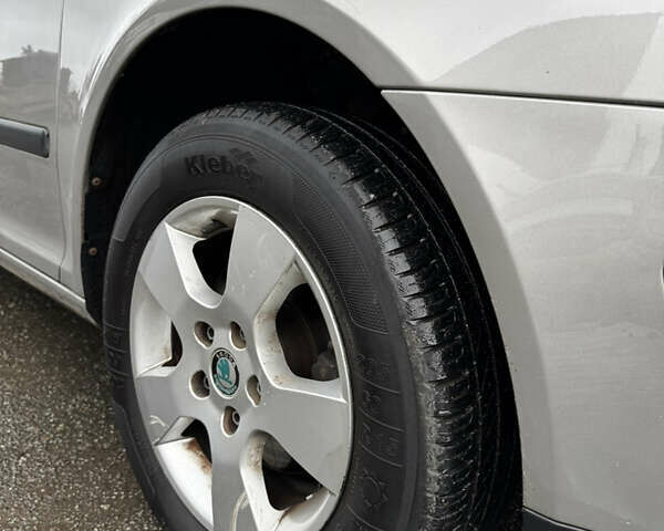 Серый Шкода Октавия, объемом двигателя 1.6 л и пробегом 230 тыс. км за 7500 $, фото 17 на Automoto.ua