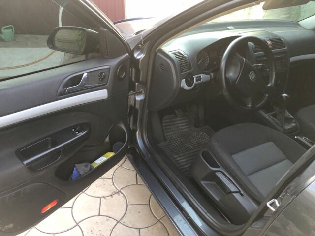 Серый Шкода Октавия, объемом двигателя 1.6 л и пробегом 230 тыс. км за 5400 $, фото 5 на Automoto.ua