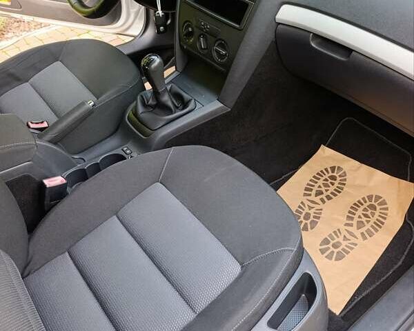 Сірий Шкода Октавія, об'ємом двигуна 1.6 л та пробігом 210 тис. км за 6700 $, фото 32 на Automoto.ua