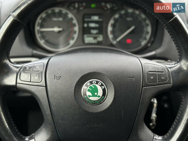 Шкода Октавия 2007 в Самборе на Automoto.ua Серый Шкода Октавия, объемом двигателя 2 л и пробегом 163 тыс. км за 8300 $, фото 35 на Automoto.ua