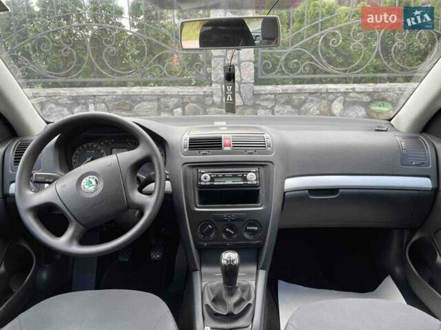 Серый Шкода Октавия, объемом двигателя 1.6 л и пробегом 213 тыс. км за 6100 $, фото 2 на Automoto.ua