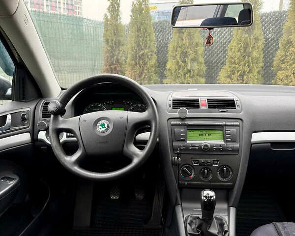 Серый Шкода Октавия, объемом двигателя 1.6 л и пробегом 185 тыс. км за 6750 $, фото 6 на Automoto.ua