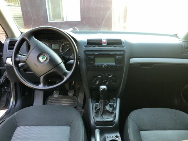 Серый Шкода Октавия, объемом двигателя 1.6 л и пробегом 230 тыс. км за 5400 $, фото 6 на Automoto.ua