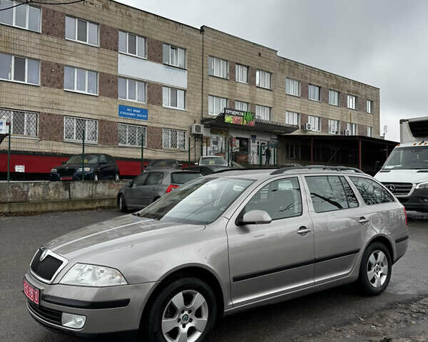 Серый Шкода Октавия, объемом двигателя 1.6 л и пробегом 230 тыс. км за 7500 $, фото 1 на Automoto.ua