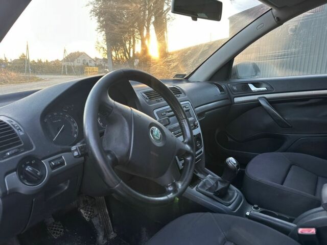 Серый Шкода Октавия, объемом двигателя 1.9 л и пробегом 300 тыс. км за 1950 $, фото 4 на Automoto.ua