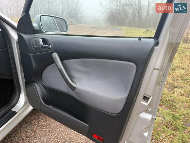 Серый Шкода Октавия, объемом двигателя 1.6 л и пробегом 310 тыс. км за 3850 $, фото 10 на Automoto.ua