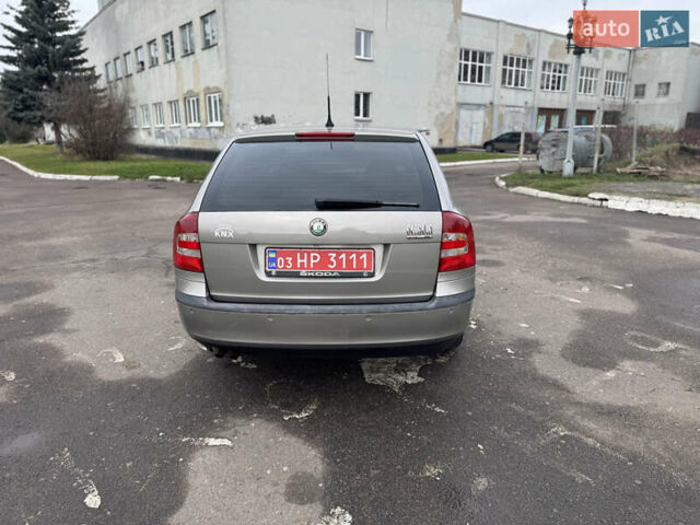Сірий Шкода Октавія, об'ємом двигуна 2 л та пробігом 208 тис. км за 5600 $, фото 7 на Automoto.ua