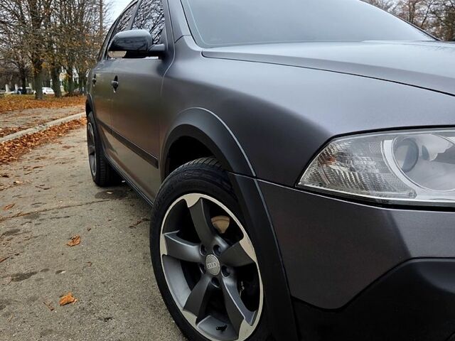 Серый Шкода Октавия, объемом двигателя 2 л и пробегом 318 тыс. км за 9200 $, фото 2 на Automoto.ua