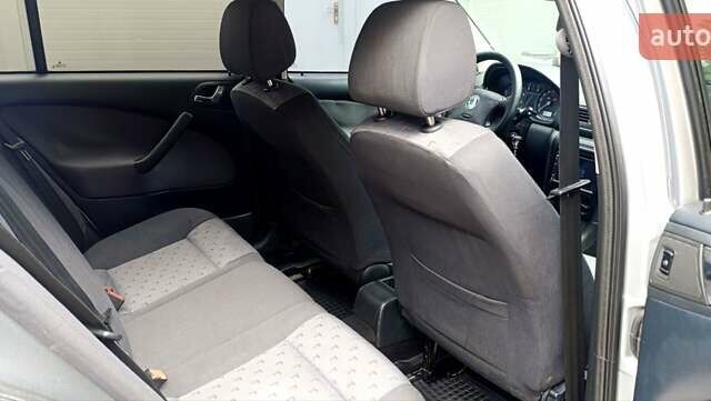 Сірий Шкода Октавія, об'ємом двигуна 1.6 л та пробігом 265 тис. км за 4550 $, фото 1 на Automoto.ua