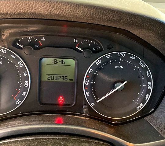 Серый Шкода Октавия, объемом двигателя 1.6 л и пробегом 202 тыс. км за 7000 $, фото 3 на Automoto.ua