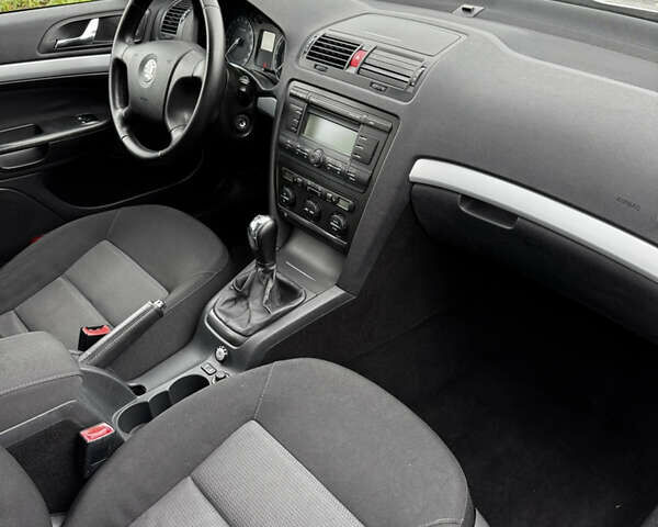 Серый Шкода Октавия, объемом двигателя 1.6 л и пробегом 230 тыс. км за 7500 $, фото 9 на Automoto.ua