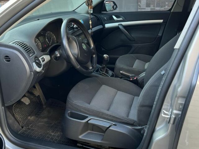 Серый Шкода Октавия, объемом двигателя 1.6 л и пробегом 226 тыс. км за 7200 $, фото 4 на Automoto.ua