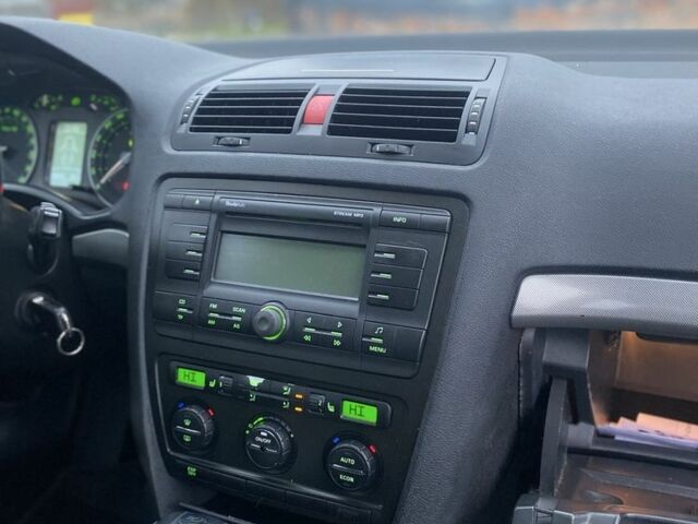 Серый Шкода Октавия, объемом двигателя 1.6 л и пробегом 206 тыс. км за 6450 $, фото 7 на Automoto.ua