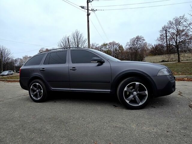 Серый Шкода Октавия, объемом двигателя 2 л и пробегом 318 тыс. км за 9200 $, фото 1 на Automoto.ua