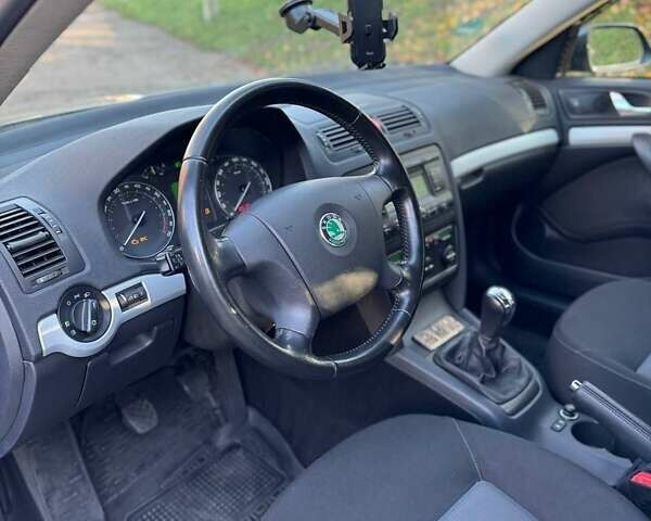 Серый Шкода Октавия, объемом двигателя 1.6 л и пробегом 227 тыс. км за 6000 $, фото 15 на Automoto.ua