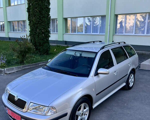 Серый Шкода Октавия, объемом двигателя 1.6 л и пробегом 235 тыс. км за 5600 $, фото 2 на Automoto.ua