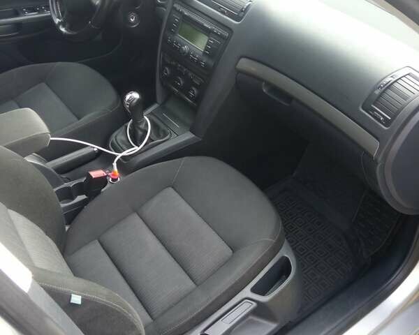 Серый Шкода Октавия, объемом двигателя 1.6 л и пробегом 212 тыс. км за 6000 $, фото 12 на Automoto.ua