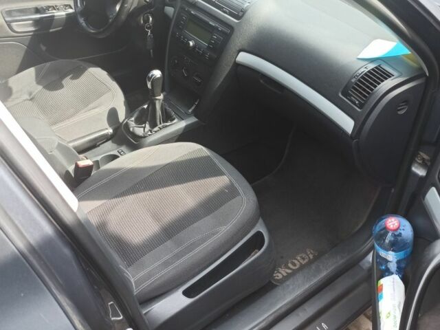 Серый Шкода Октавия, объемом двигателя 1.6 л и пробегом 260 тыс. км за 5600 $, фото 23 на Automoto.ua