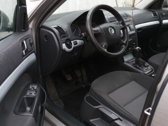 Серый Шкода Октавия, объемом двигателя 0 л и пробегом 499 тыс. км за 2749 $, фото 5 на Automoto.ua