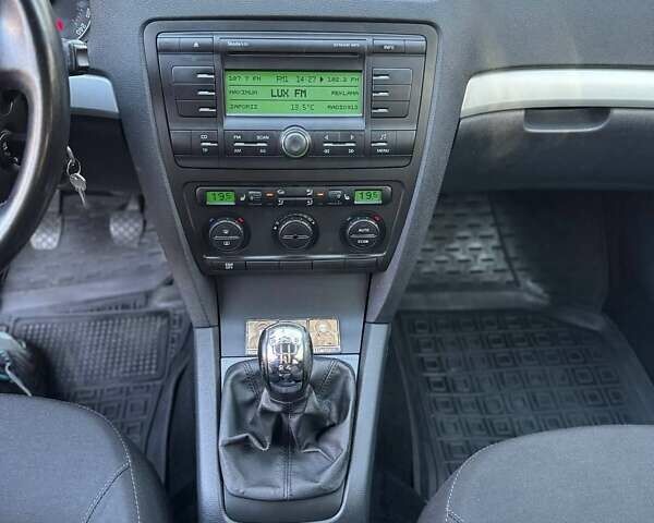 Серый Шкода Октавия, объемом двигателя 1.6 л и пробегом 227 тыс. км за 6000 $, фото 13 на Automoto.ua