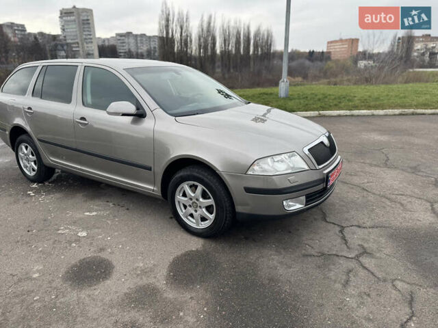 Сірий Шкода Октавія, об'ємом двигуна 2 л та пробігом 208 тис. км за 5600 $, фото 3 на Automoto.ua