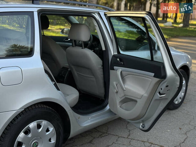 Сірий Шкода Октавія, об'ємом двигуна 1.6 л та пробігом 199 тис. км за 6100 $, фото 19 на Automoto.ua